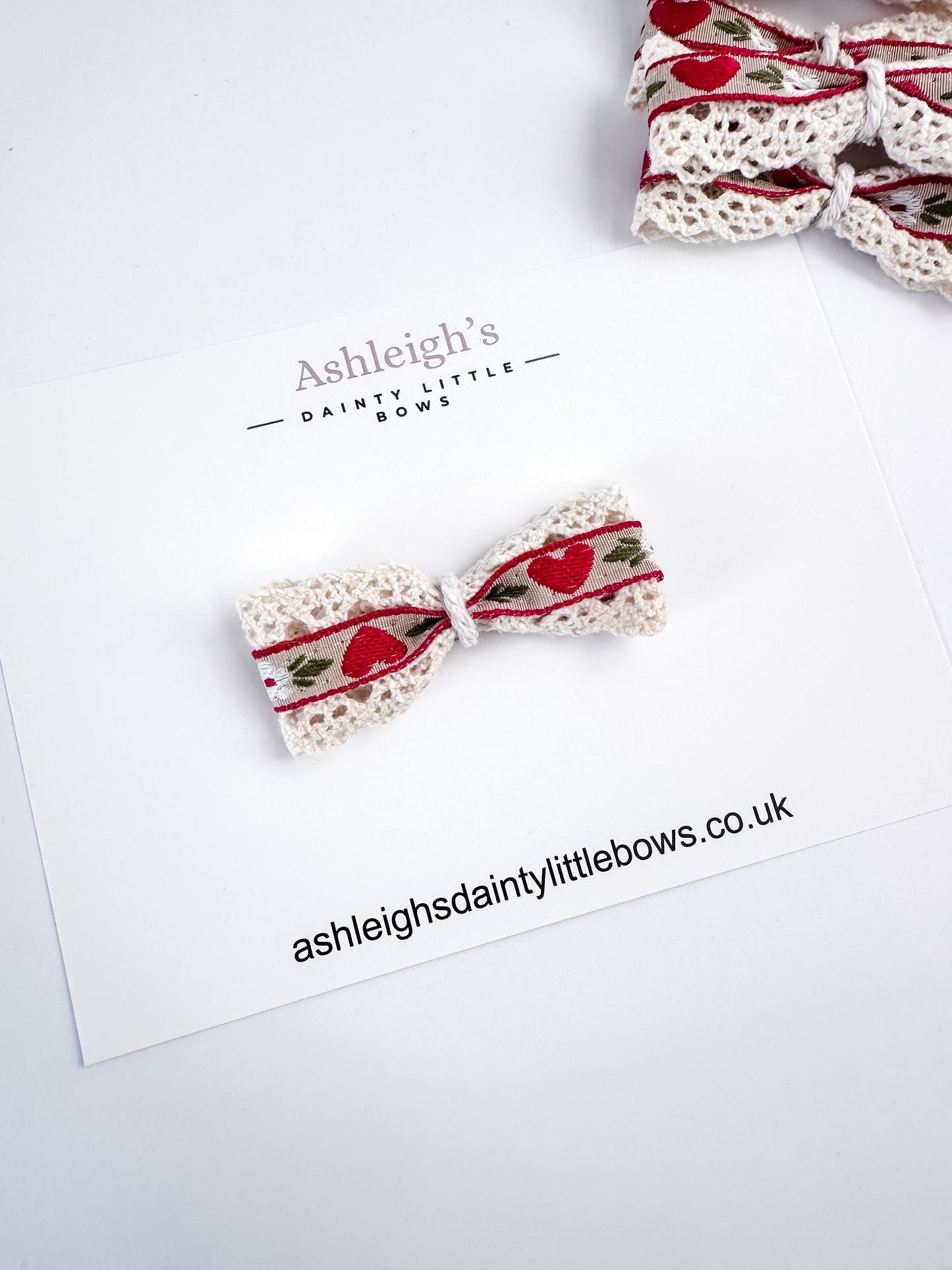 Lace rustic pinch bow