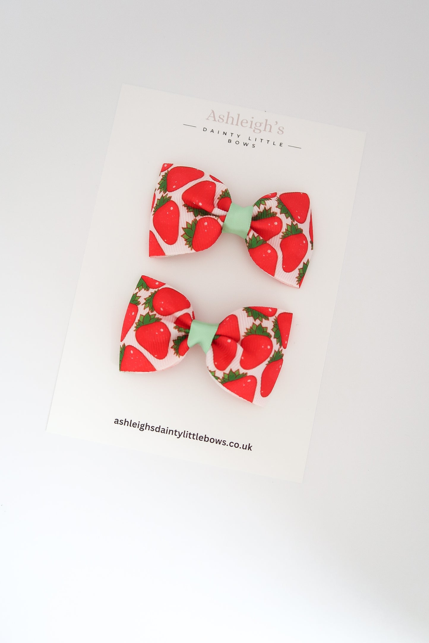 Strawberry pinch bow