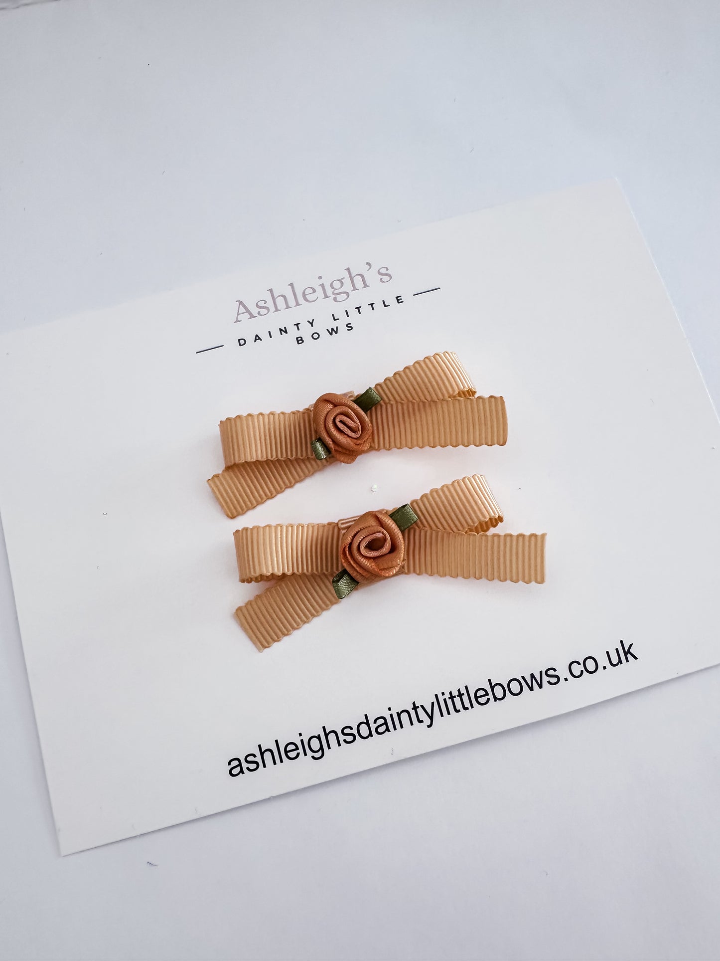 Beige rose bud bow