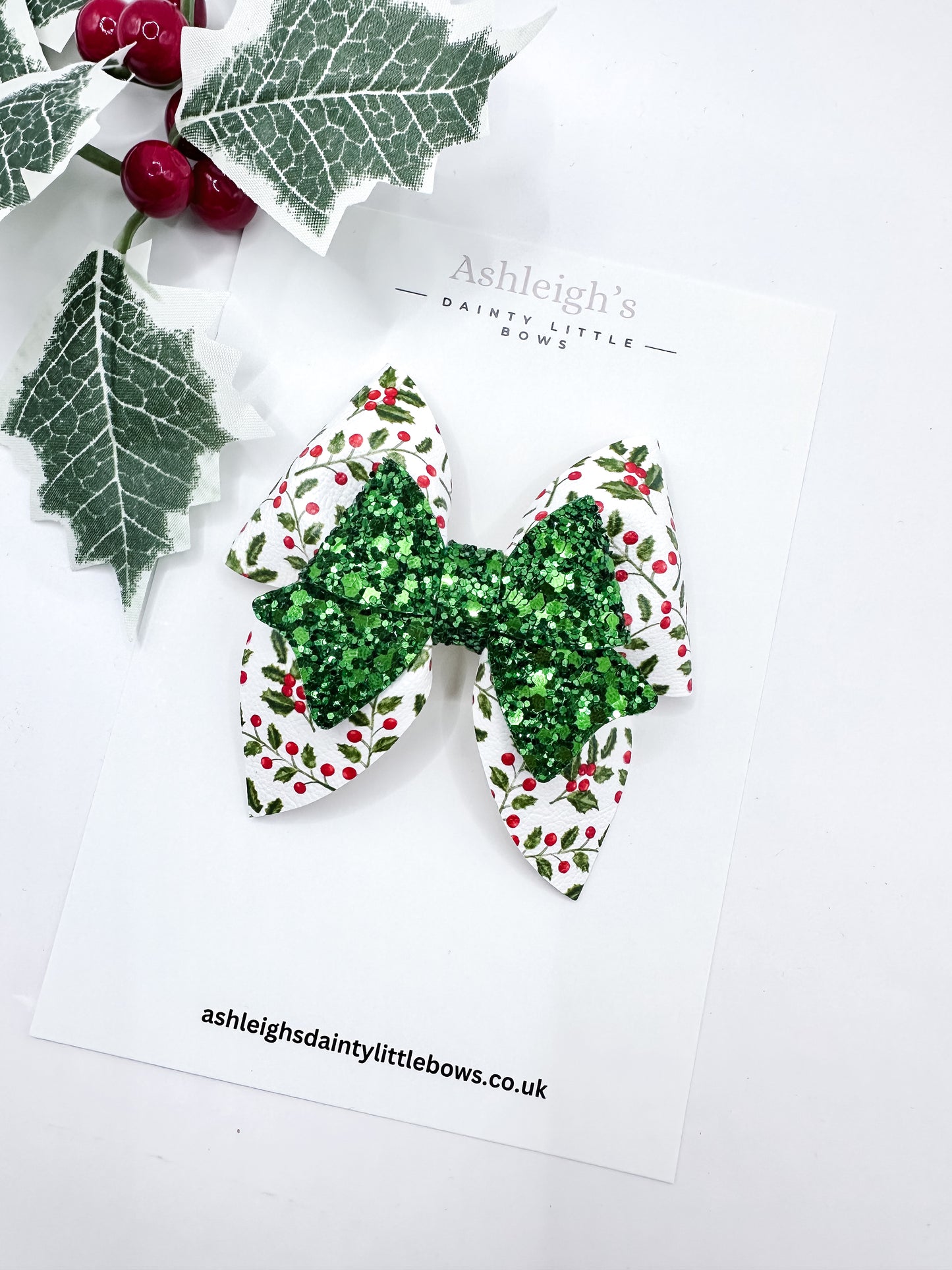 Holly medium pinch