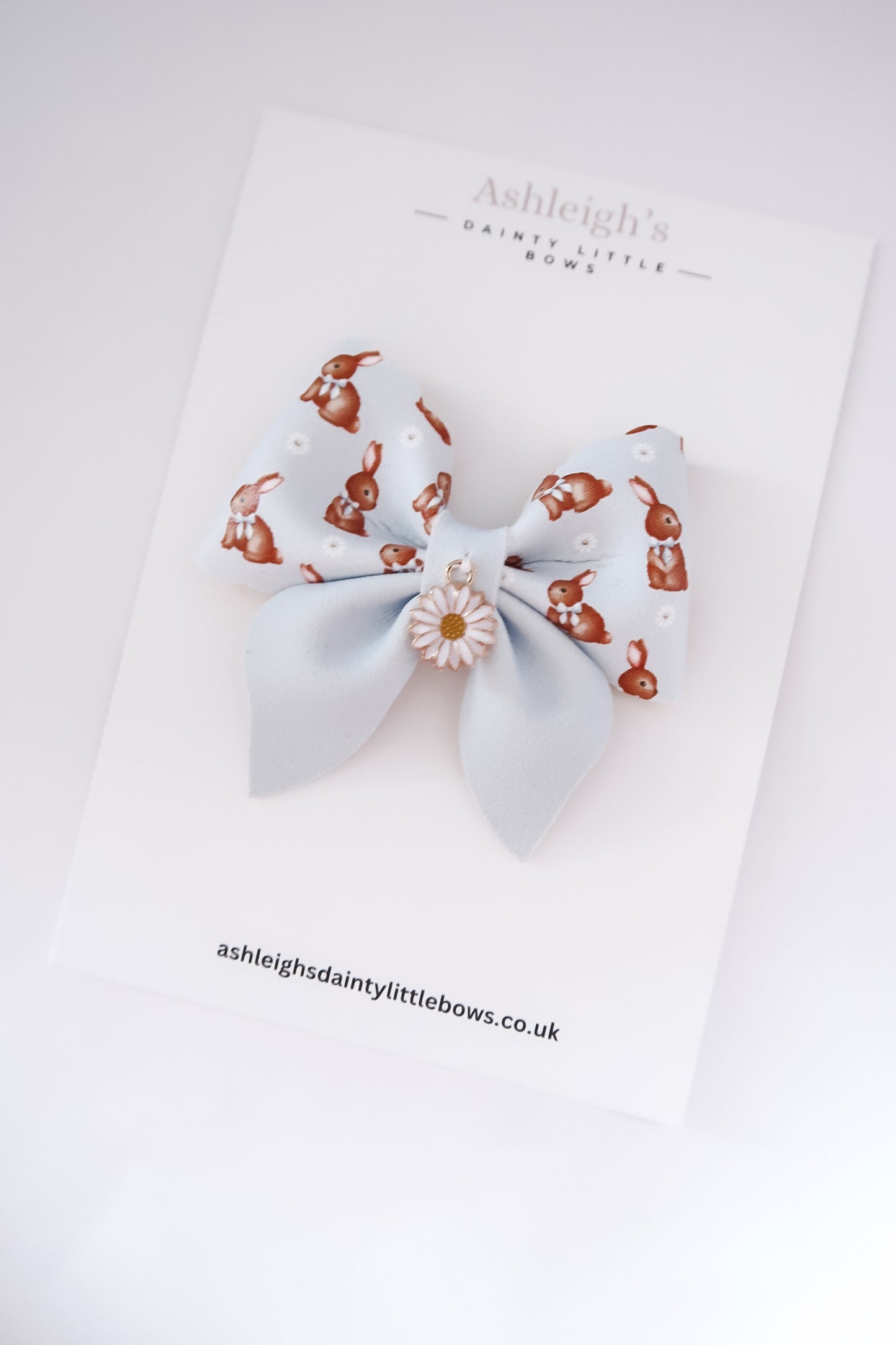 Bunny blue Scalloped pinch bow
