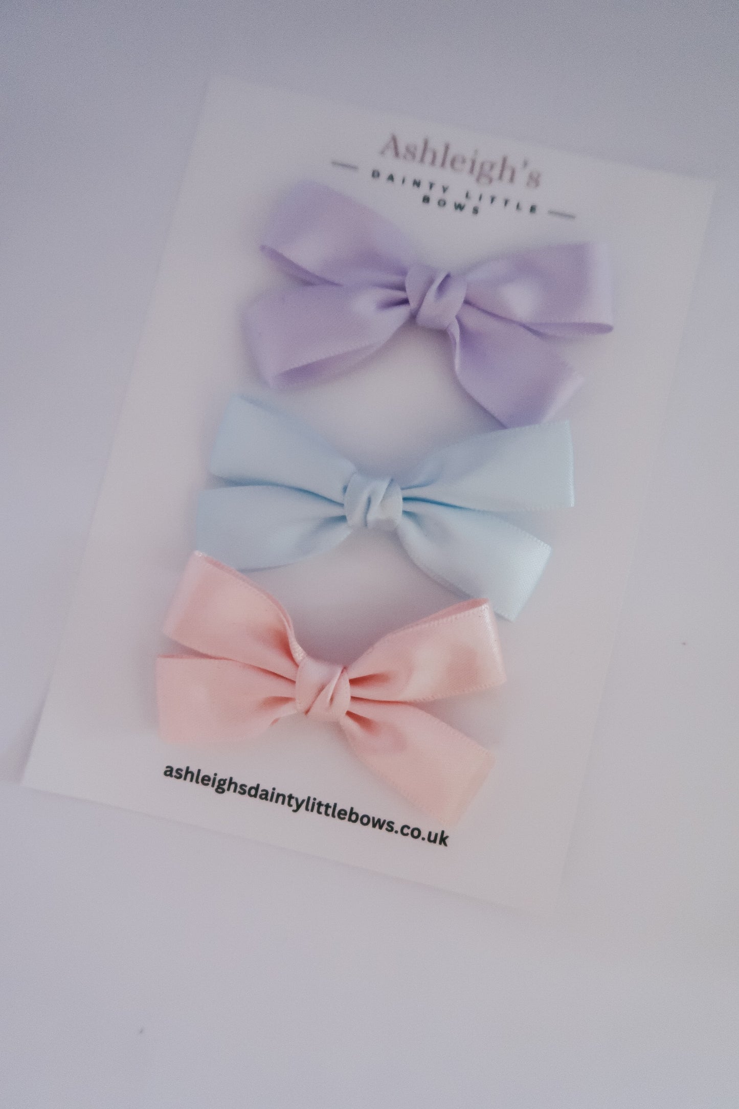 Dainty flutter bow