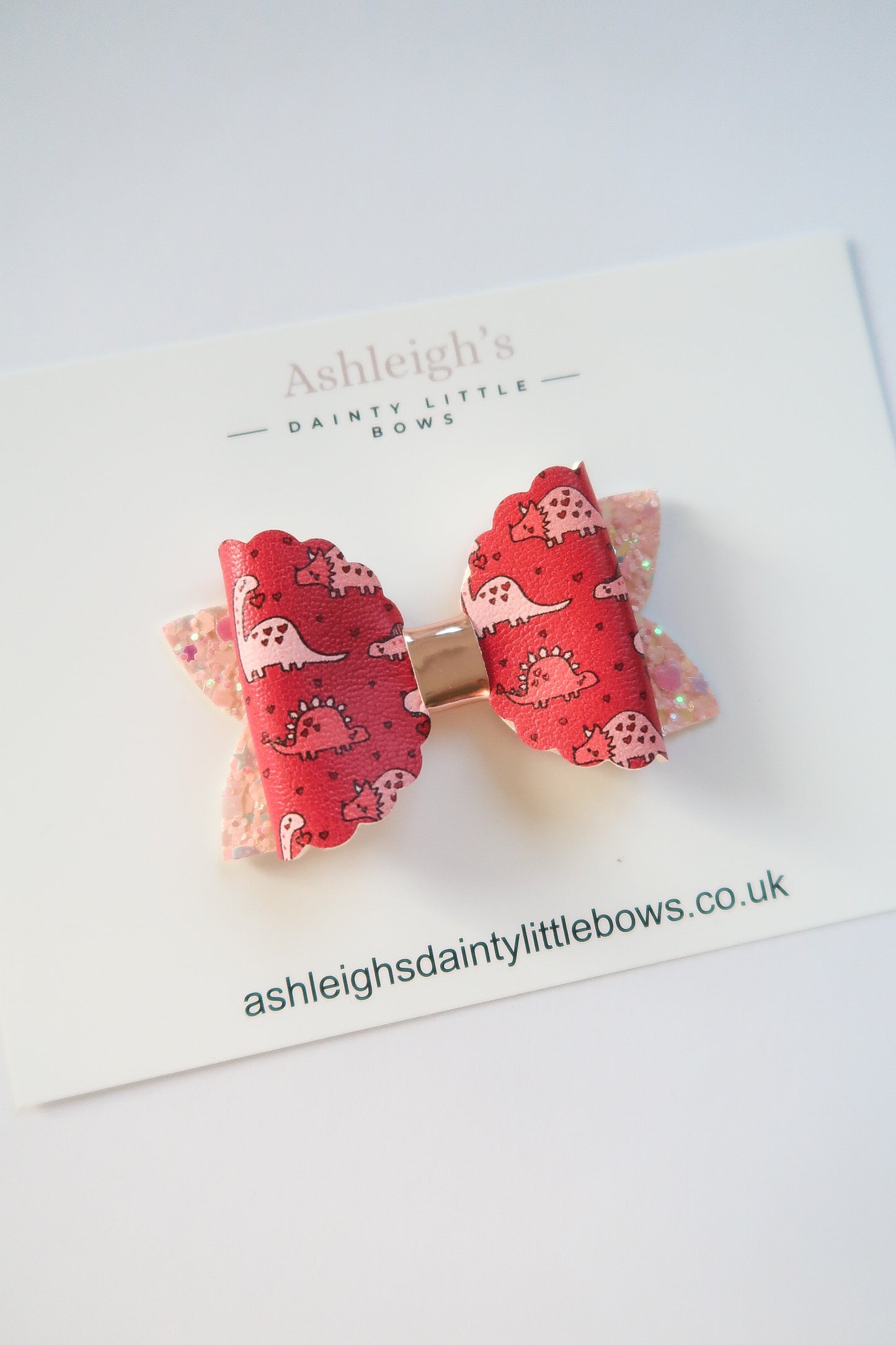 Dino scalloped bow