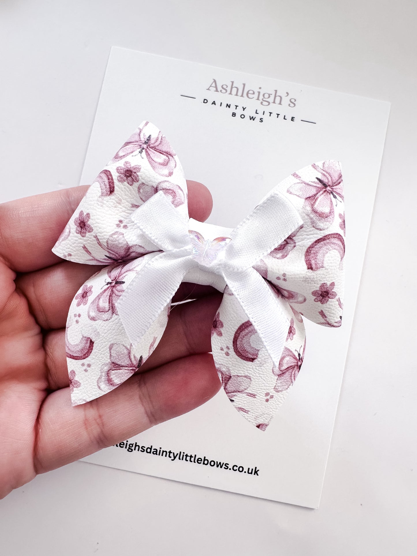 Butterfly pinch bow