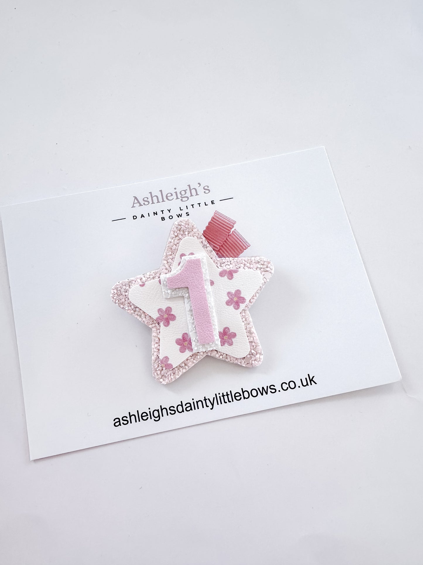 Star daisy birthday badge
