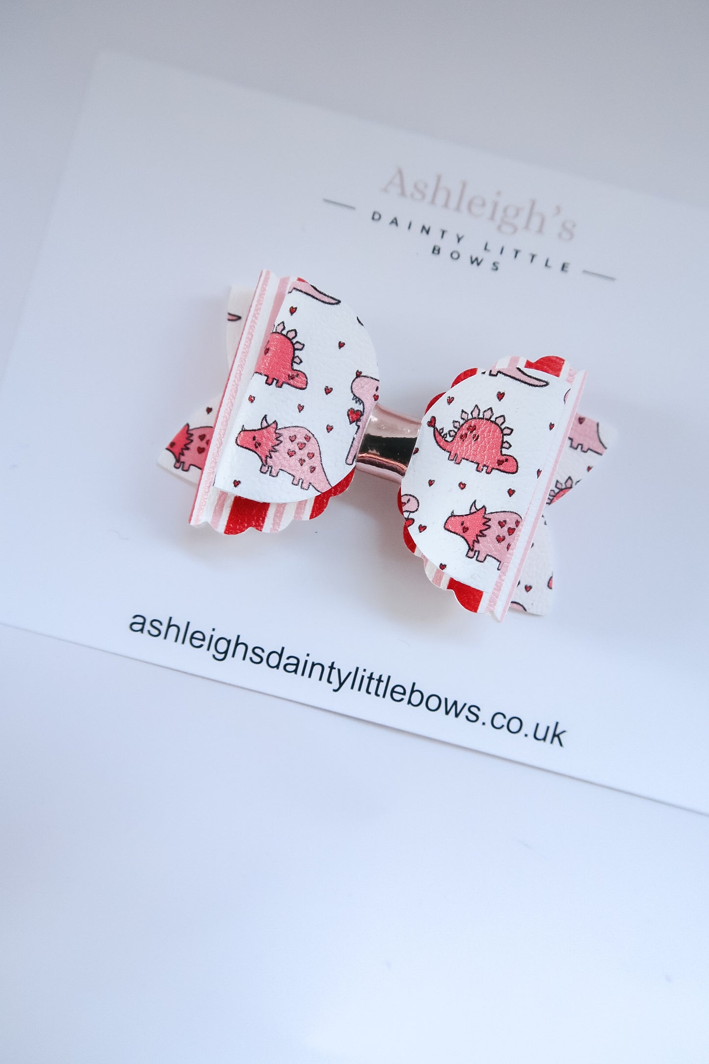 Scalloped bow dinos love