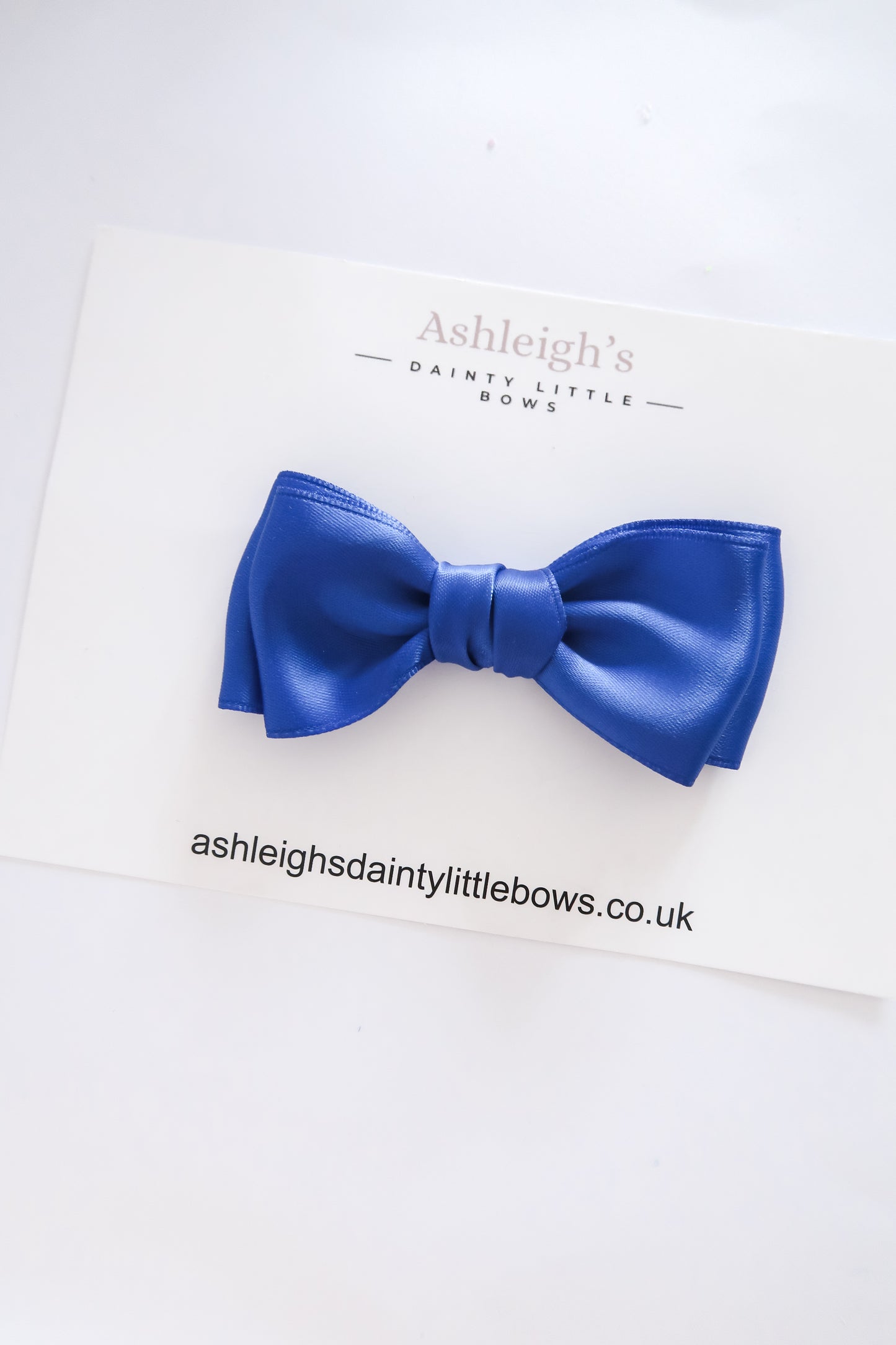 Pinch twist school bow