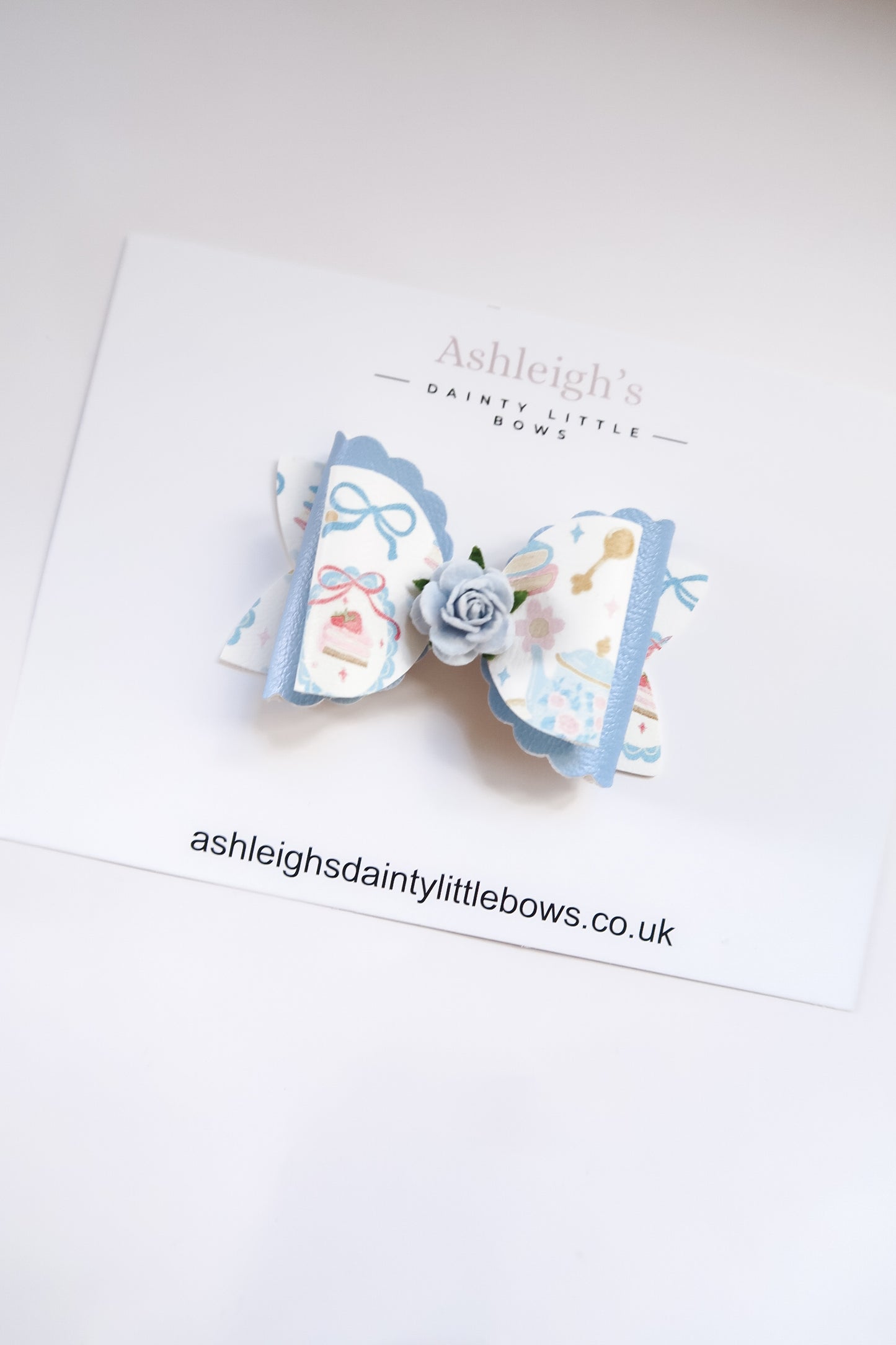 Tea party scalloped bow