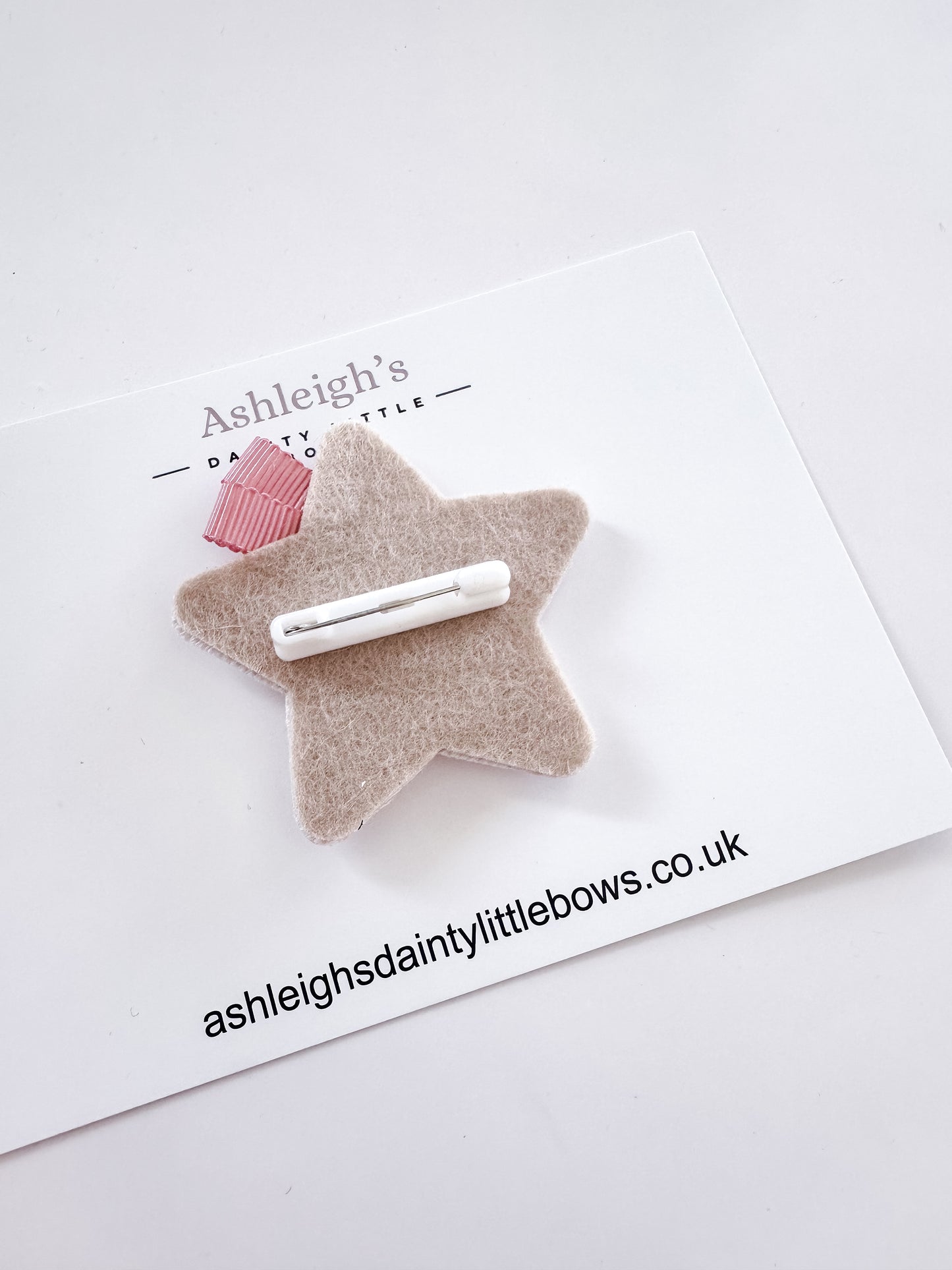 Star daisy birthday badge