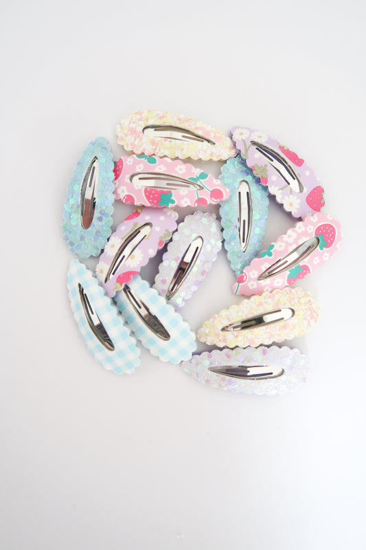 Set of ten mini snaps