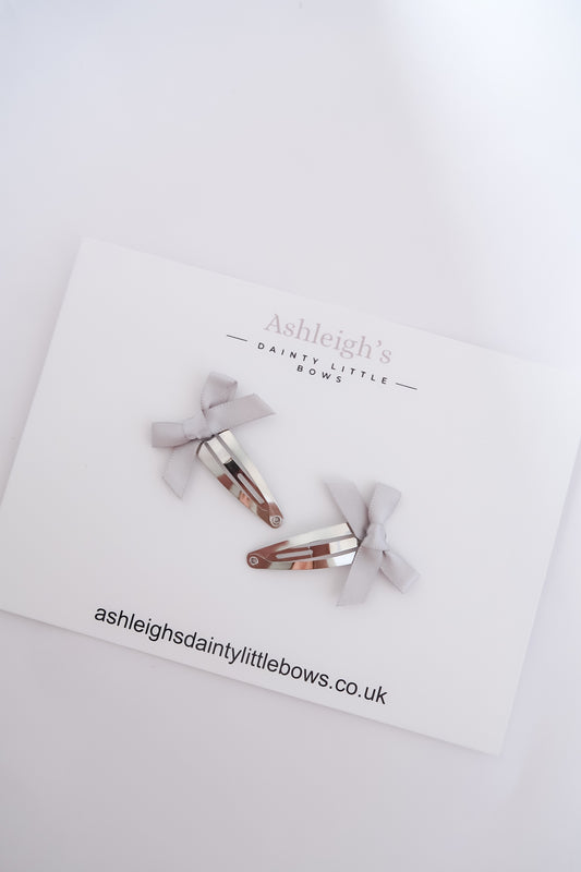 Silver bow snaps