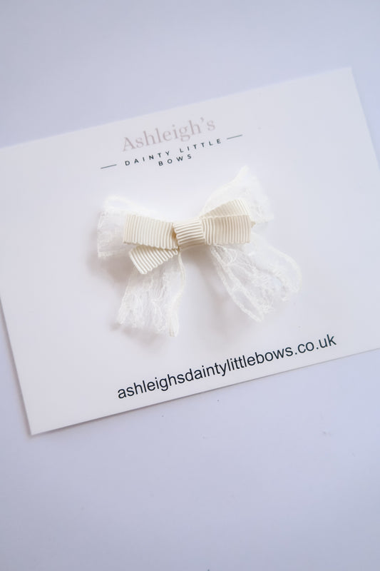 Mini lace cream bow