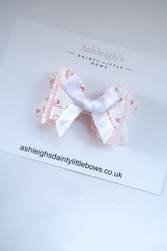 Scalloped bow valentines gingham