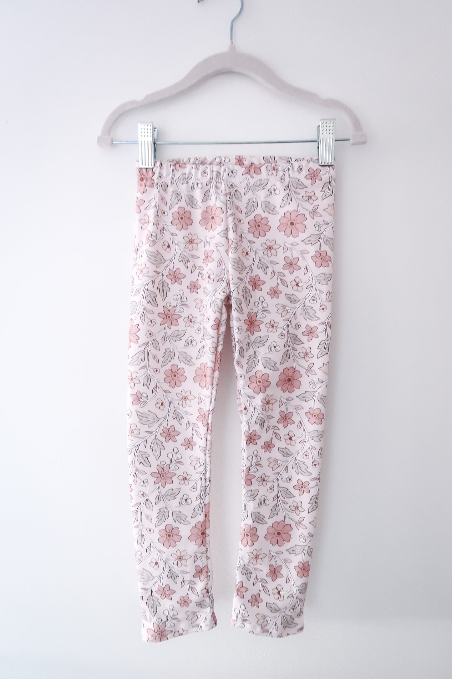 Elastic waist leggings