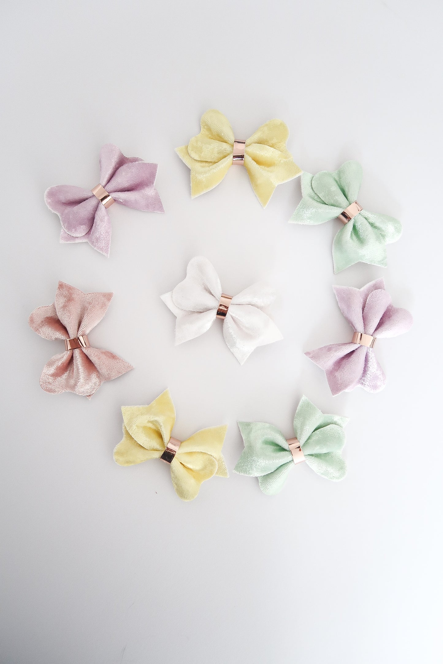 Velvet hali bow