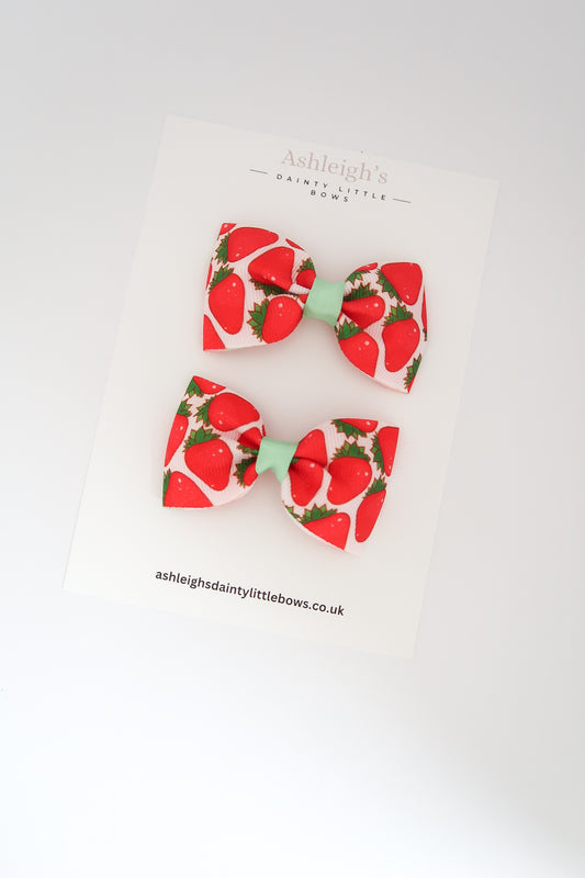 Strawberry pinch bow