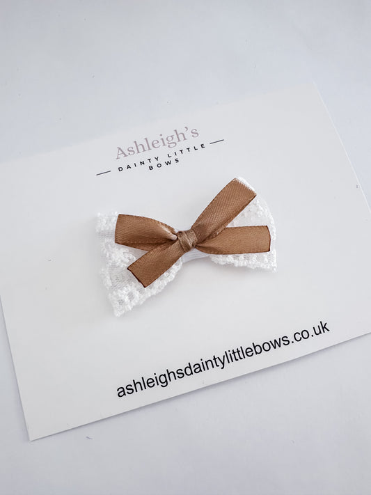 Autumn lace bow