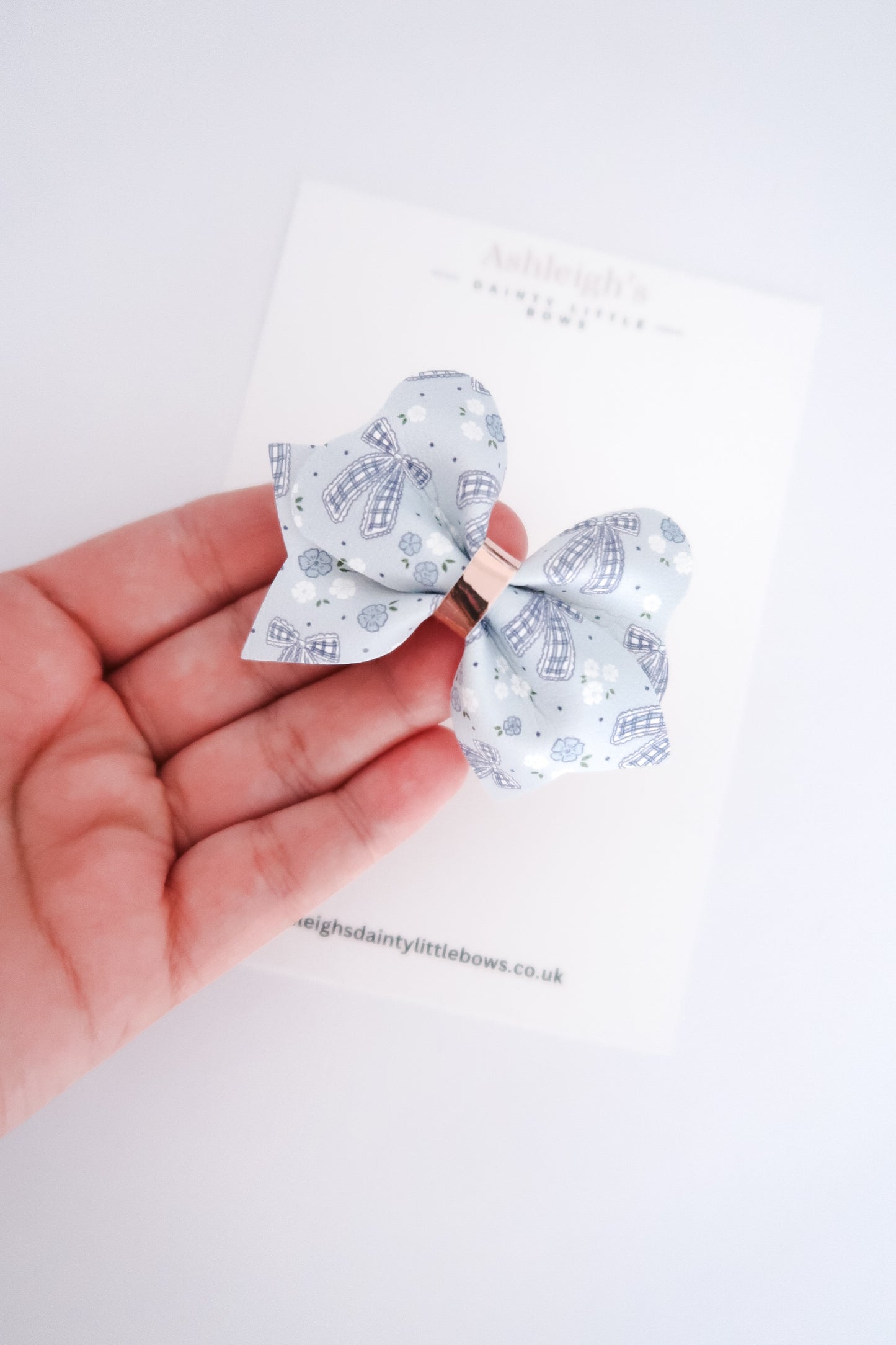 Blue bows hali