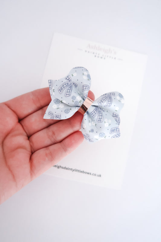 Blue bows hali