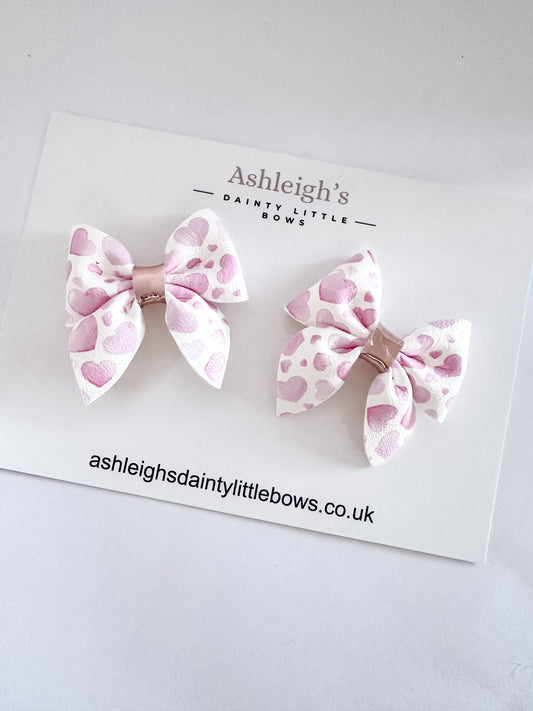 Dainty heart mini pinch