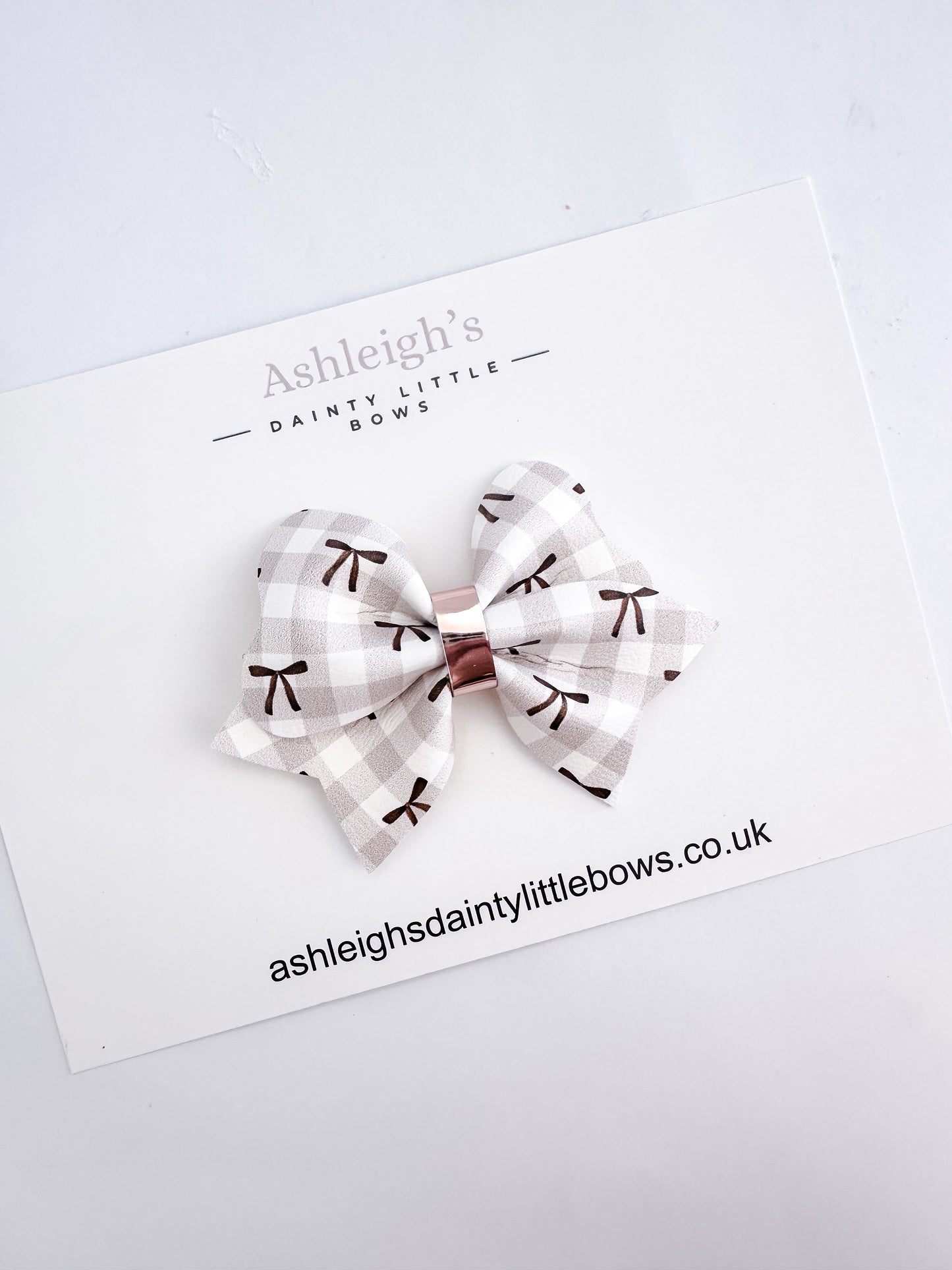 Beige bow hali