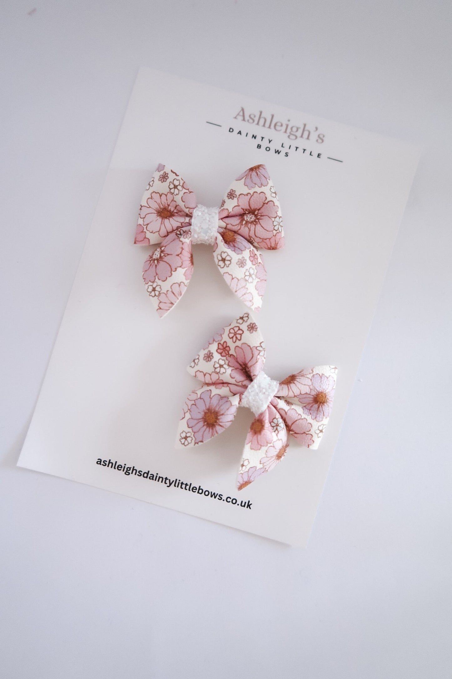 Vintage floral mini pinch