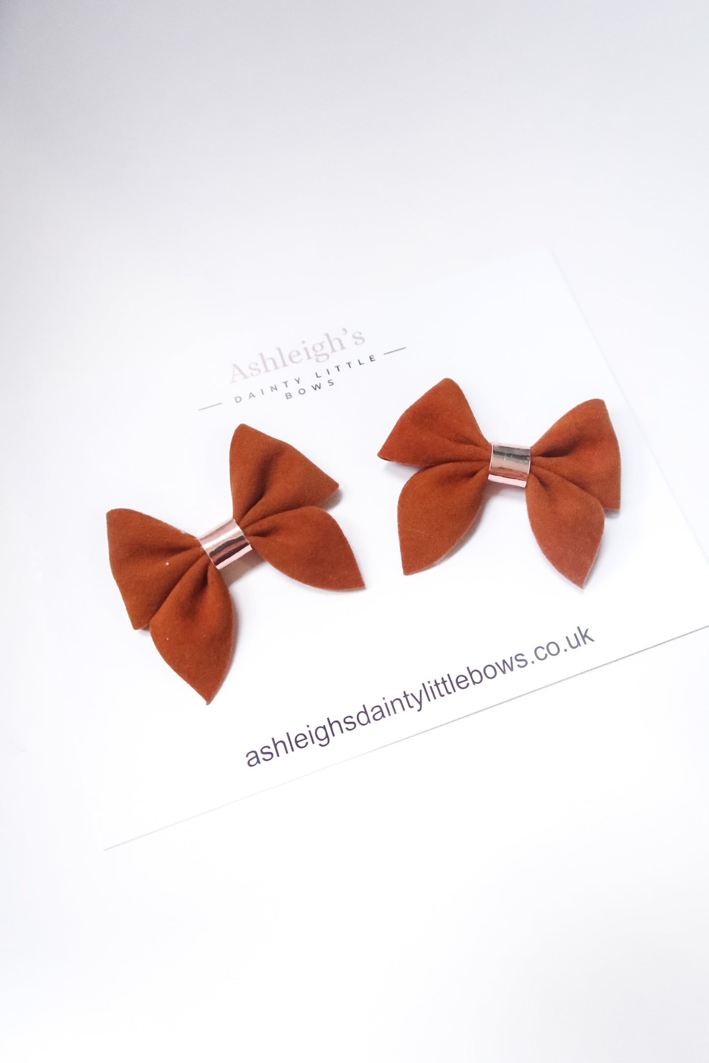 Brown mini pinch bow