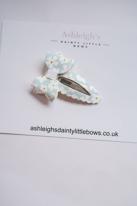 Daisy bow snap