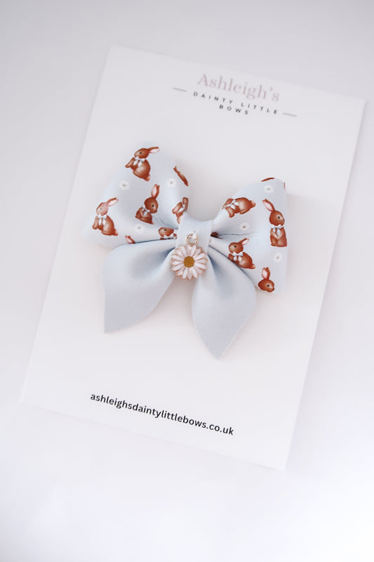 Bunny blue Scalloped pinch bow