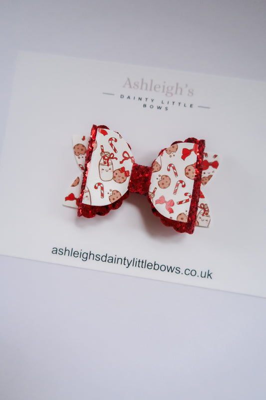Scalloped cookies bow