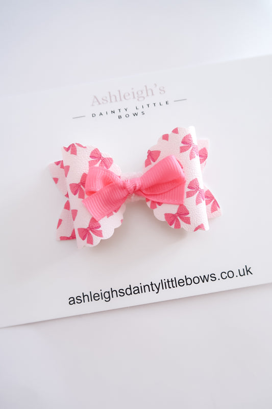 Scalloped pink girly bow