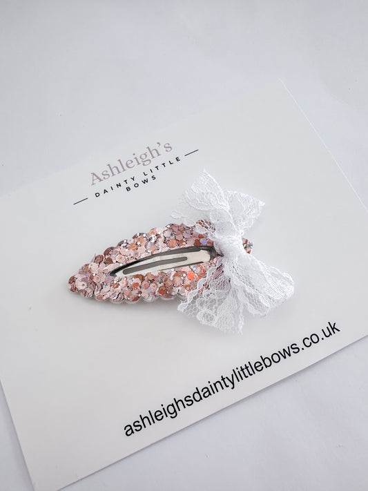 Lace bow snap