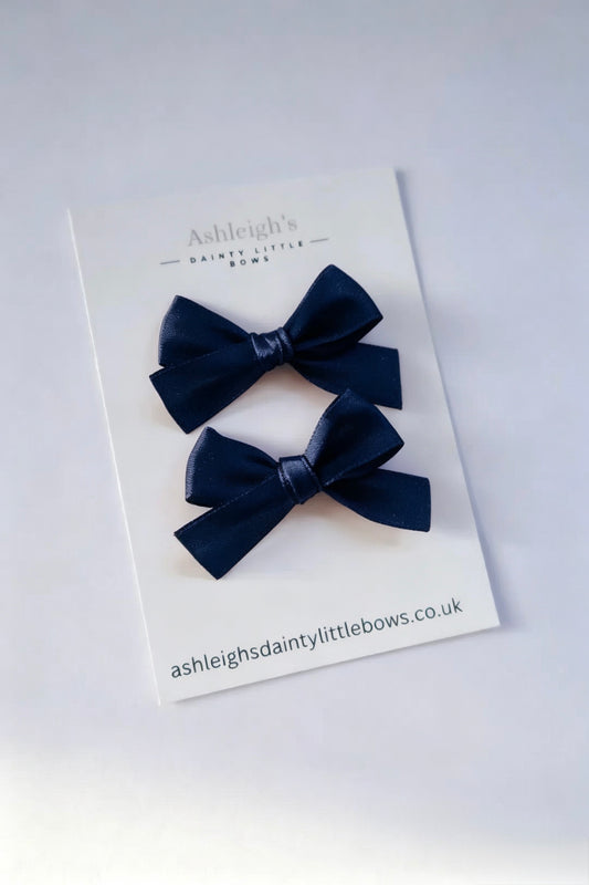 Mini hand tied bow (9 colours available)