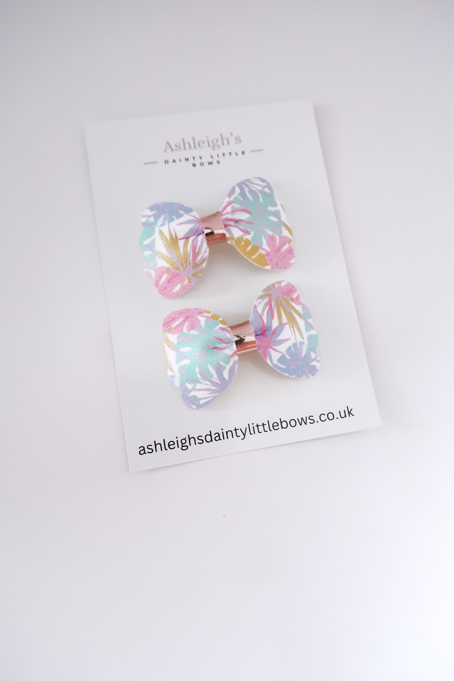 Mini scalloped palms