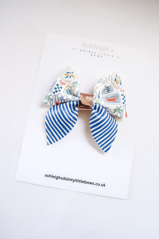 Holiday medium pinch bow