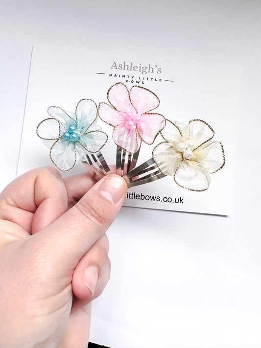 Tulle flower snaps