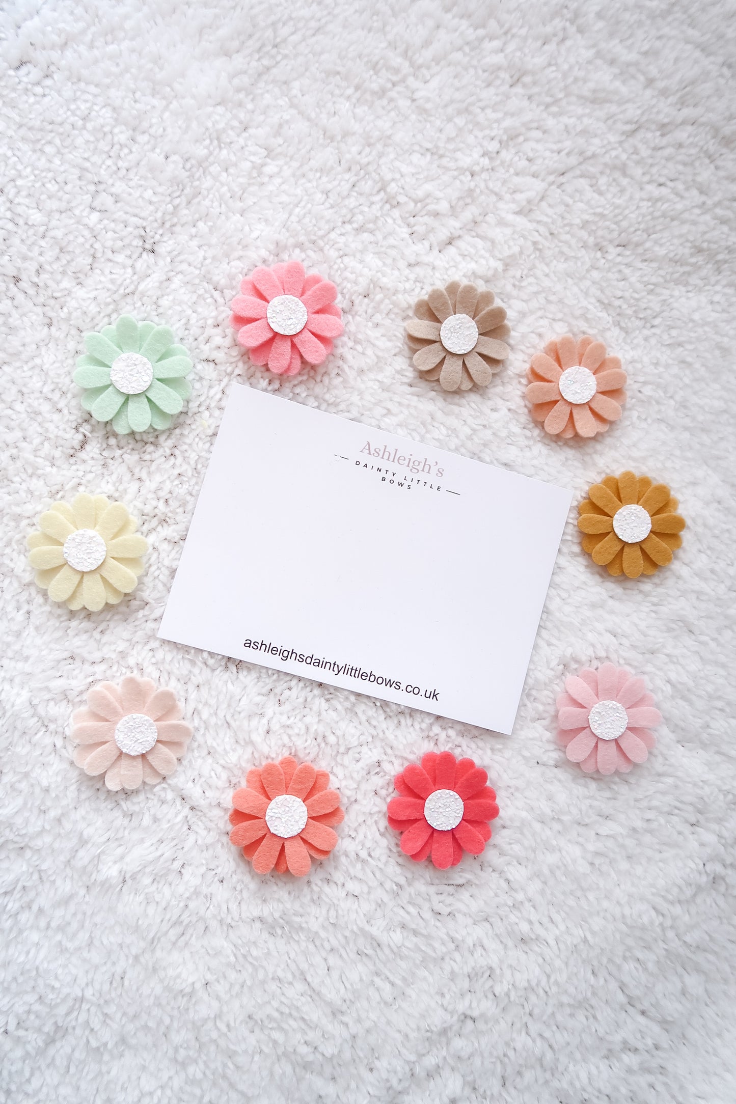 Daisy clips  ( 75 colours)