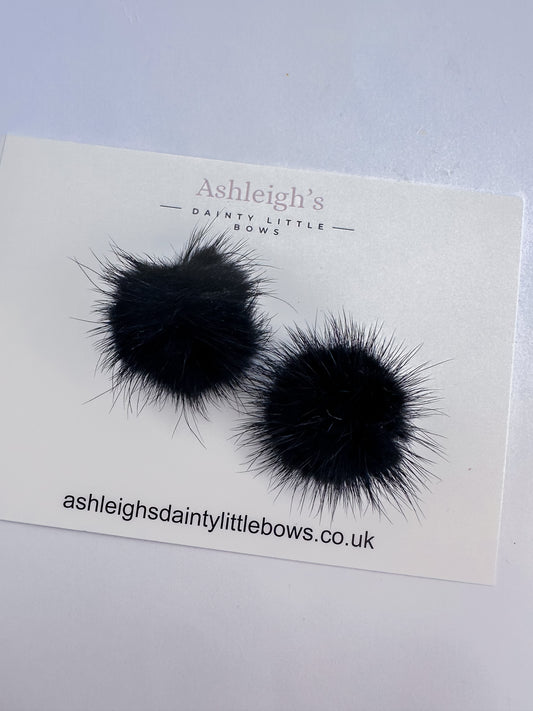 Black Pom clips