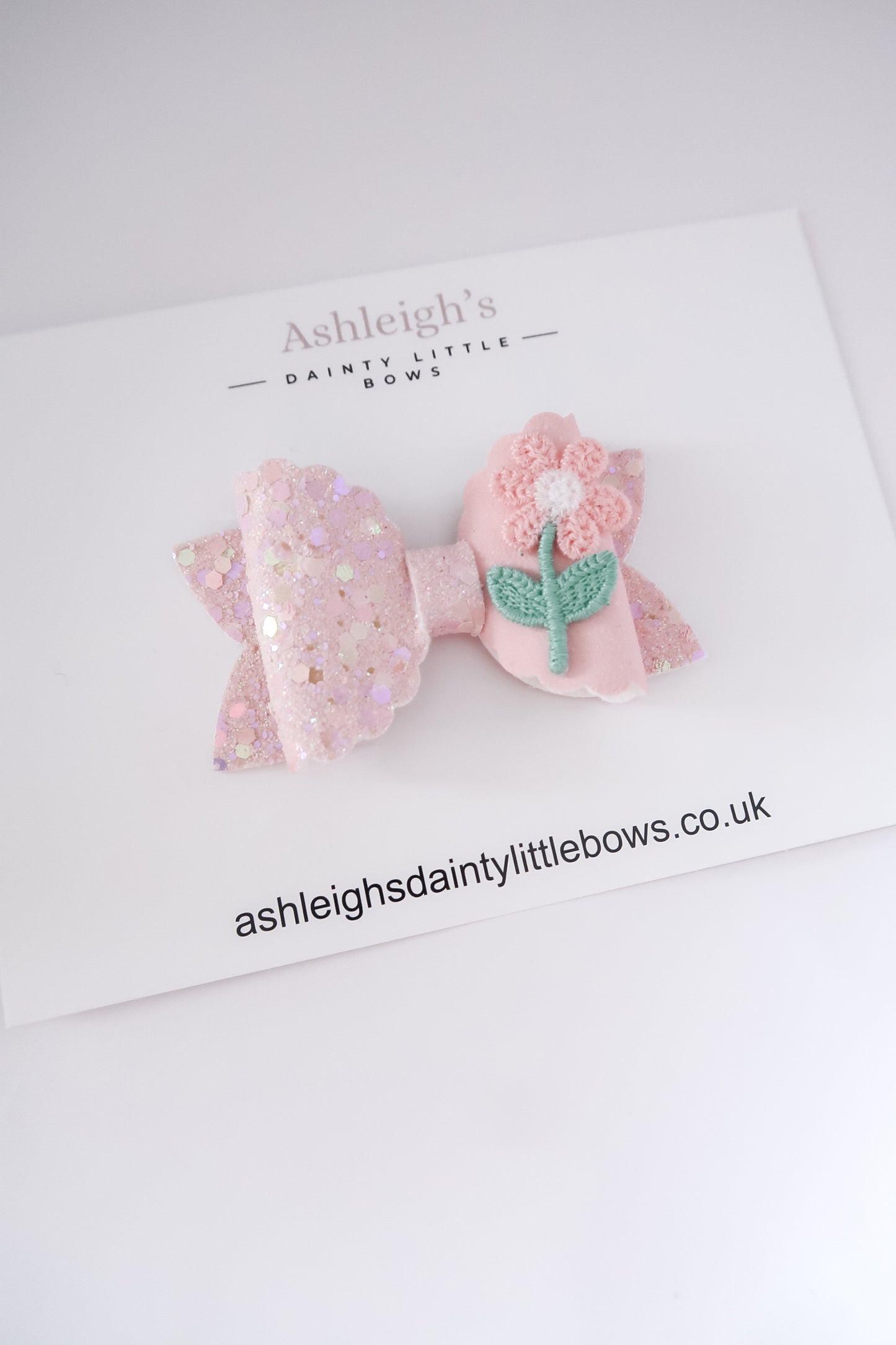 Spring flower scalloped bow