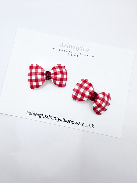 Red gingham scalloped bows