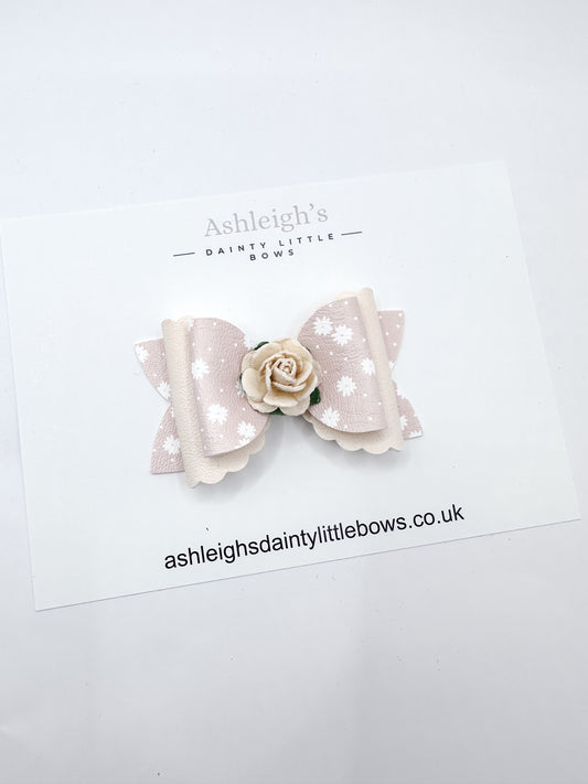 Scalloped autumn flowers