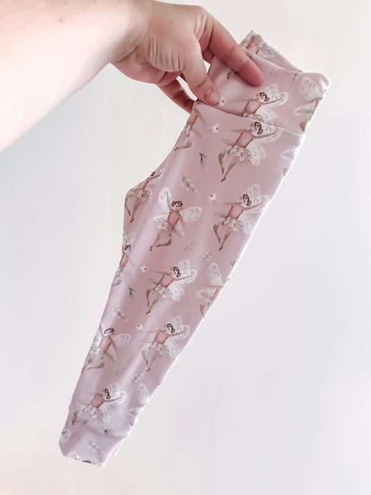Cuffed Leggings clothing slot
