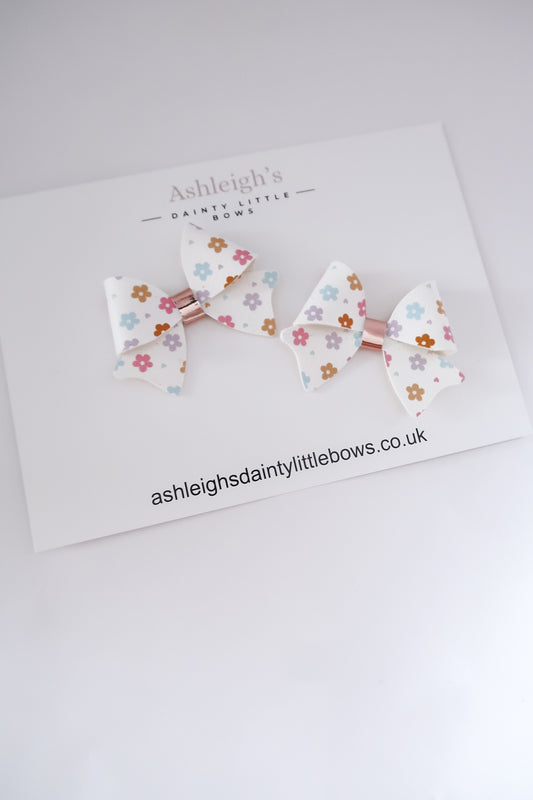 Spring daisy bloom bow