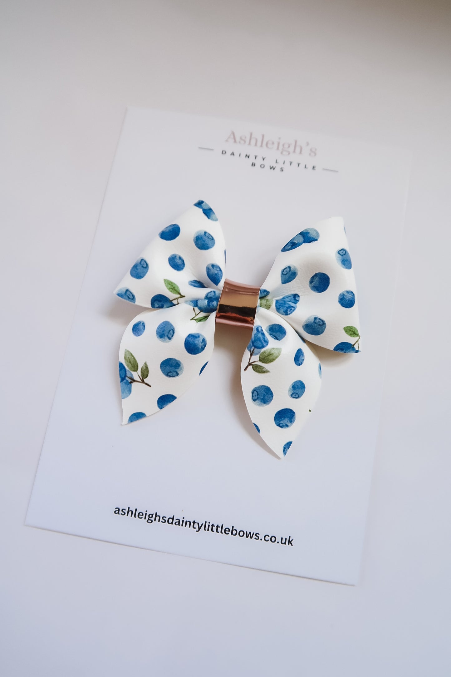 Blueberries medium pinch bow