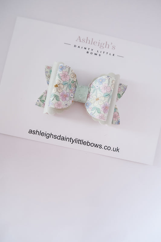 Mint spring scalloped bow