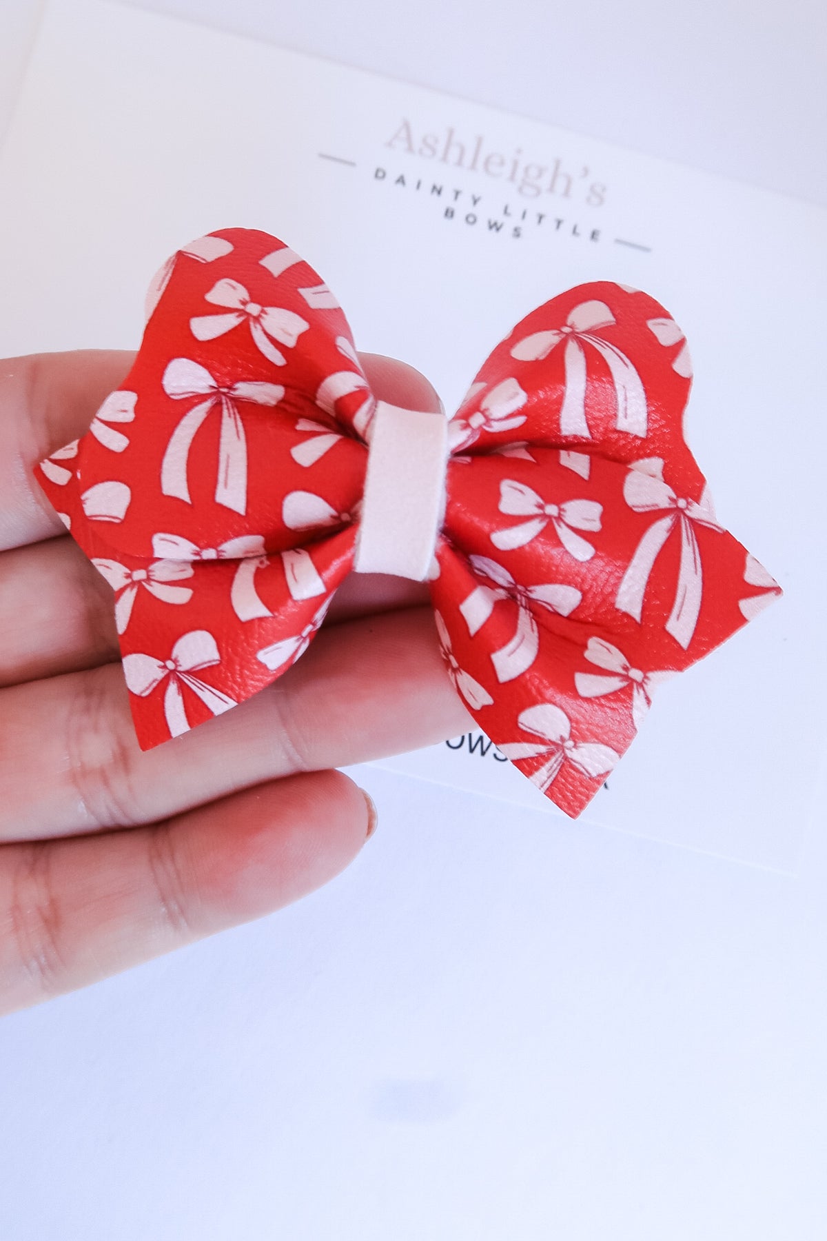 Red and pink bow hali