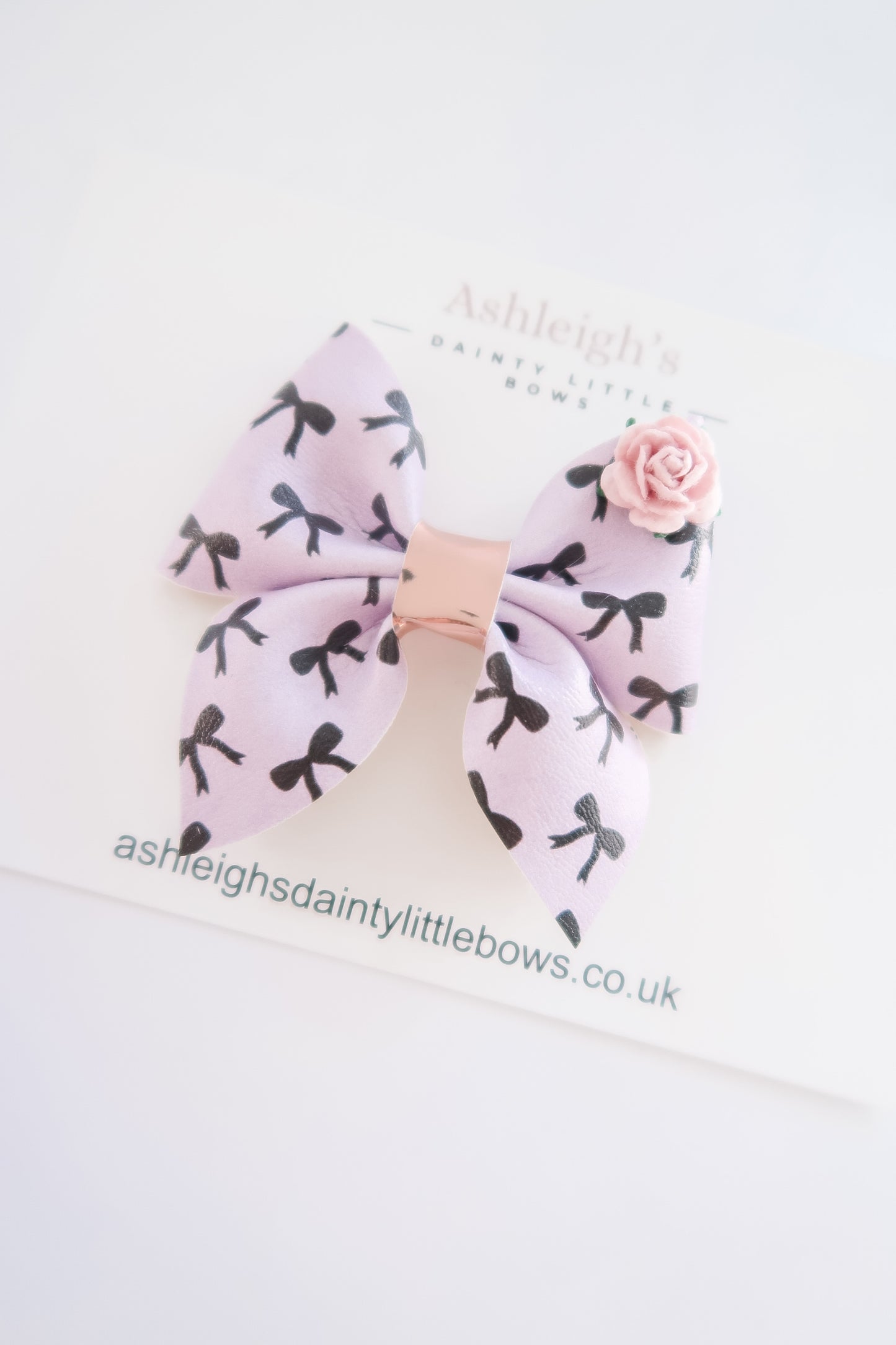 Lilac bow pinch