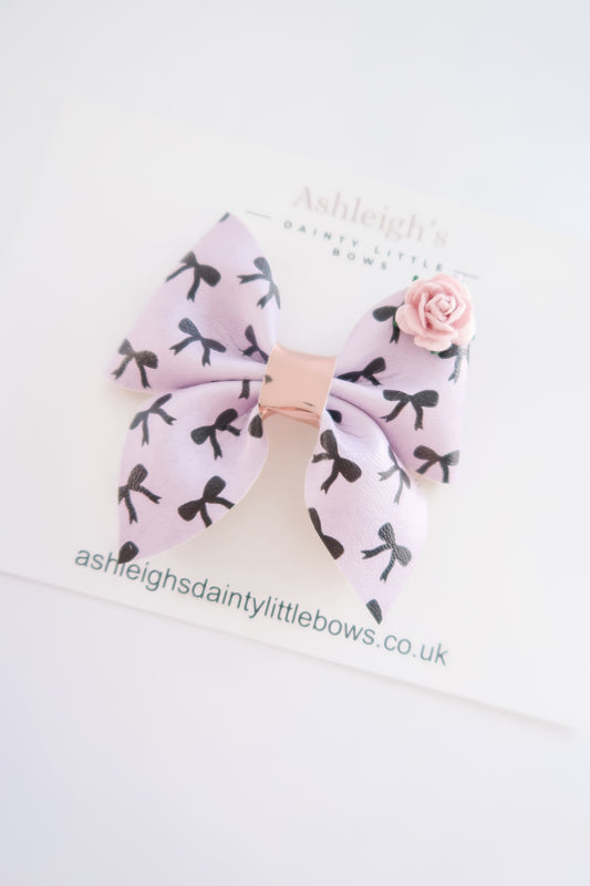 Lilac bow pinch