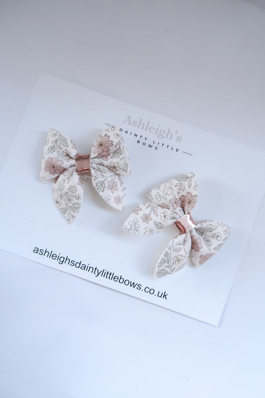 Rose floral mini pinch