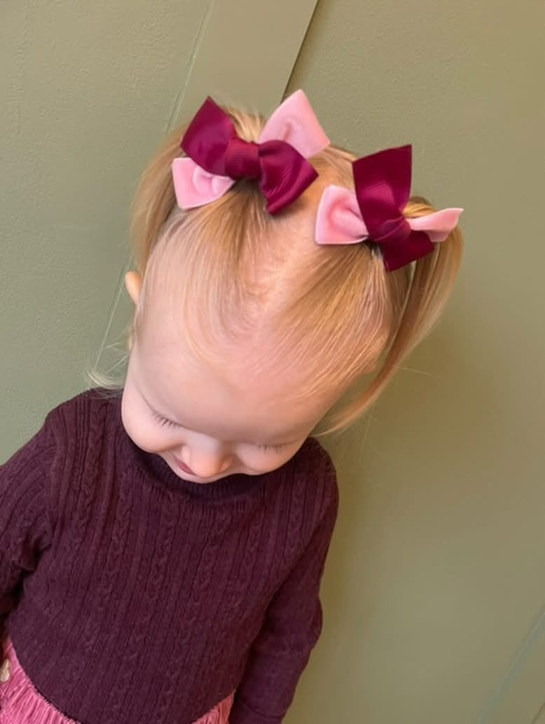 Twist burgundy bow